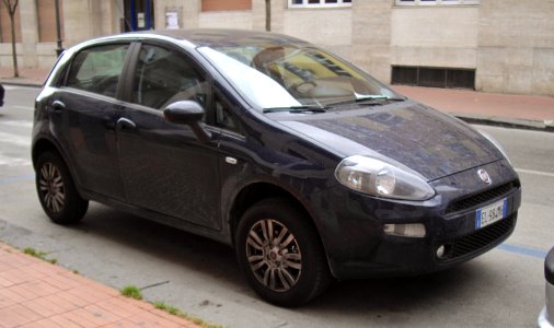 2012_Fiat_Punto_facelift_Natural_Power