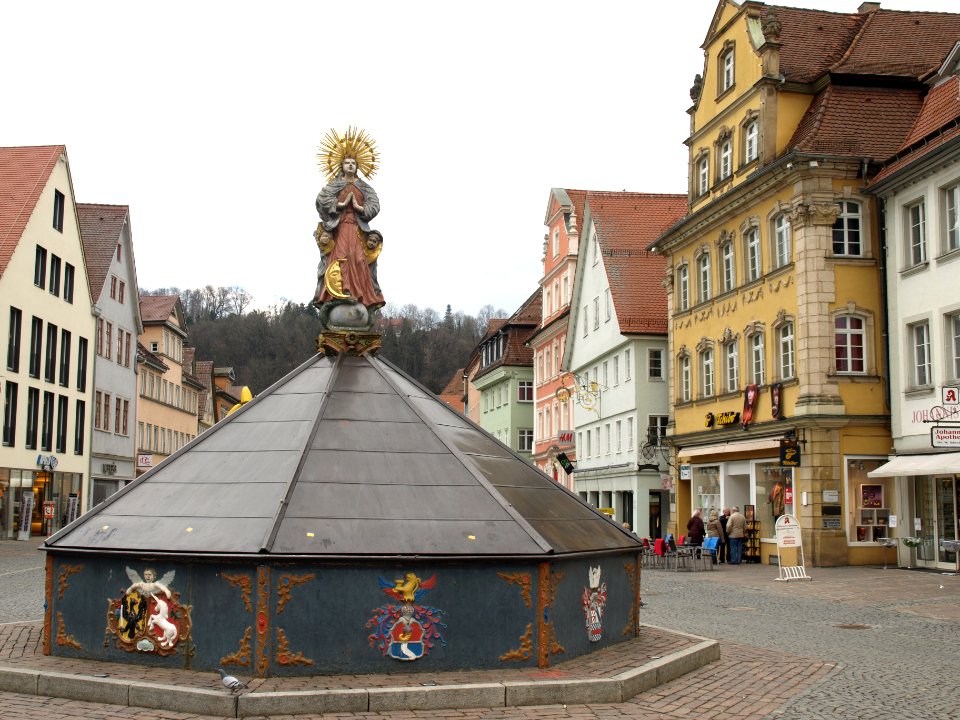 2012.03.06_-_Schwäbisch_Gmünd_-_Marktplatz_Marienbrunnen_-_04
