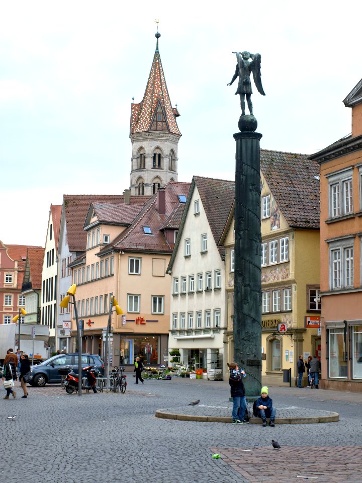 2012.03.06_-_Schwäbisch_Gmünd_-_Marktplatz_Kriegerdenkmal_-_03
