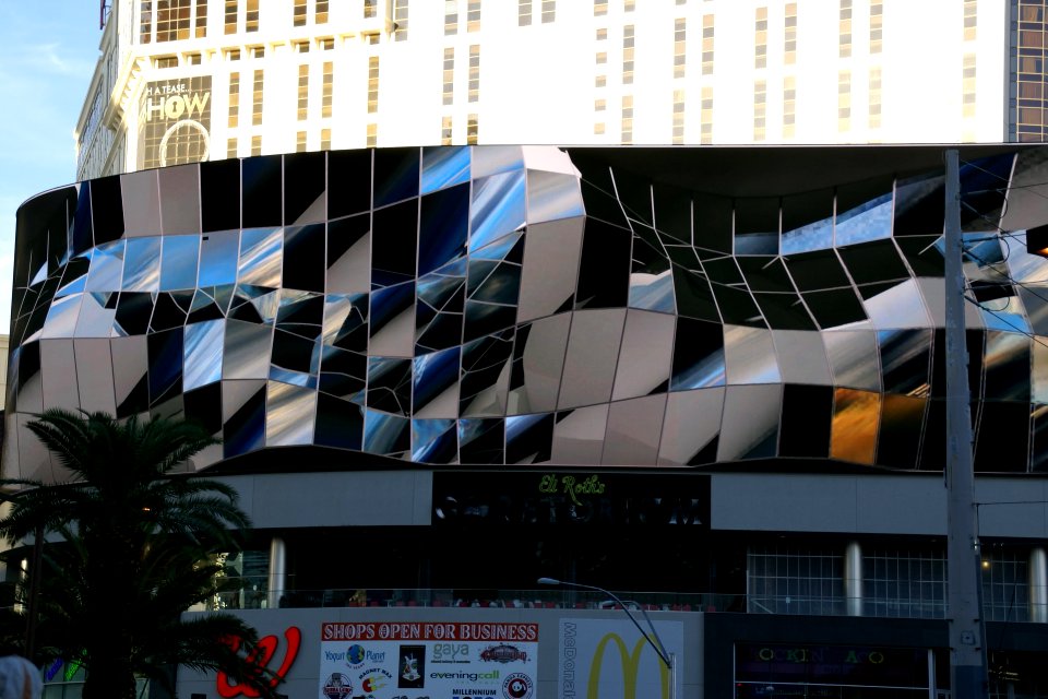 2012.10.04.173134_Moving_illuison_sign_Las_Vegas_Nevada