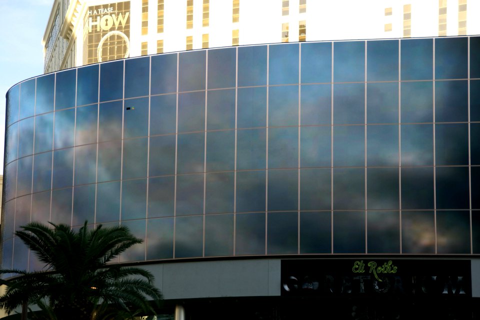 2012.10.04.173142_Moving_illuison_sign_Las_Vegas_Nevada