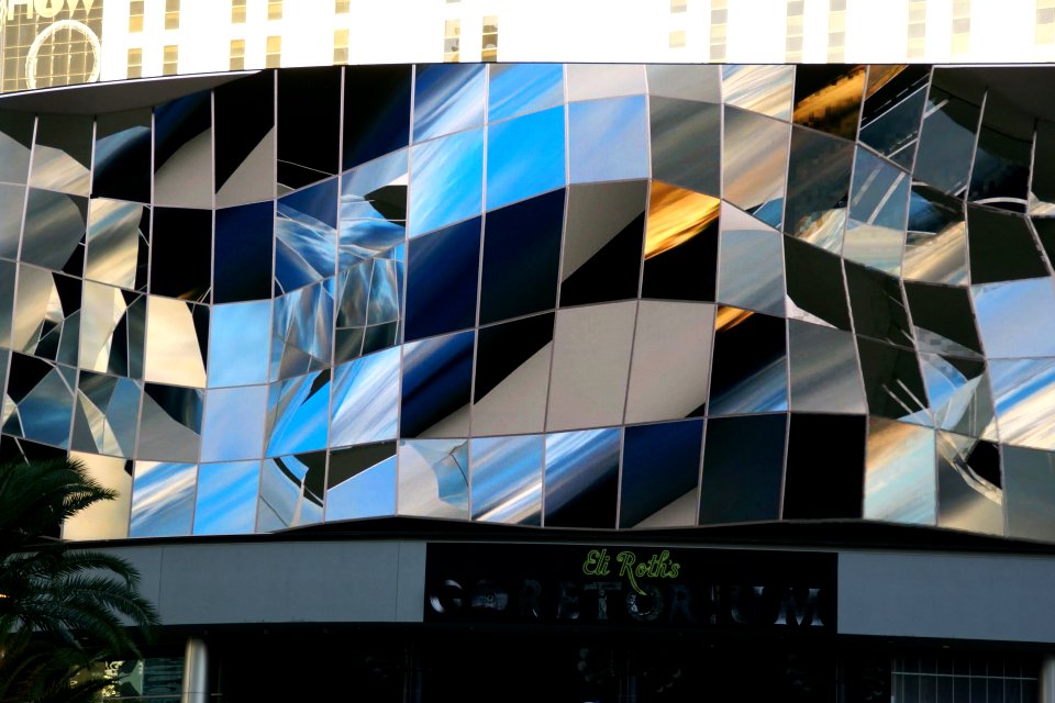 2012.10.04.173137_Moving_illuison_sign_Las_Vegas_Nevada
