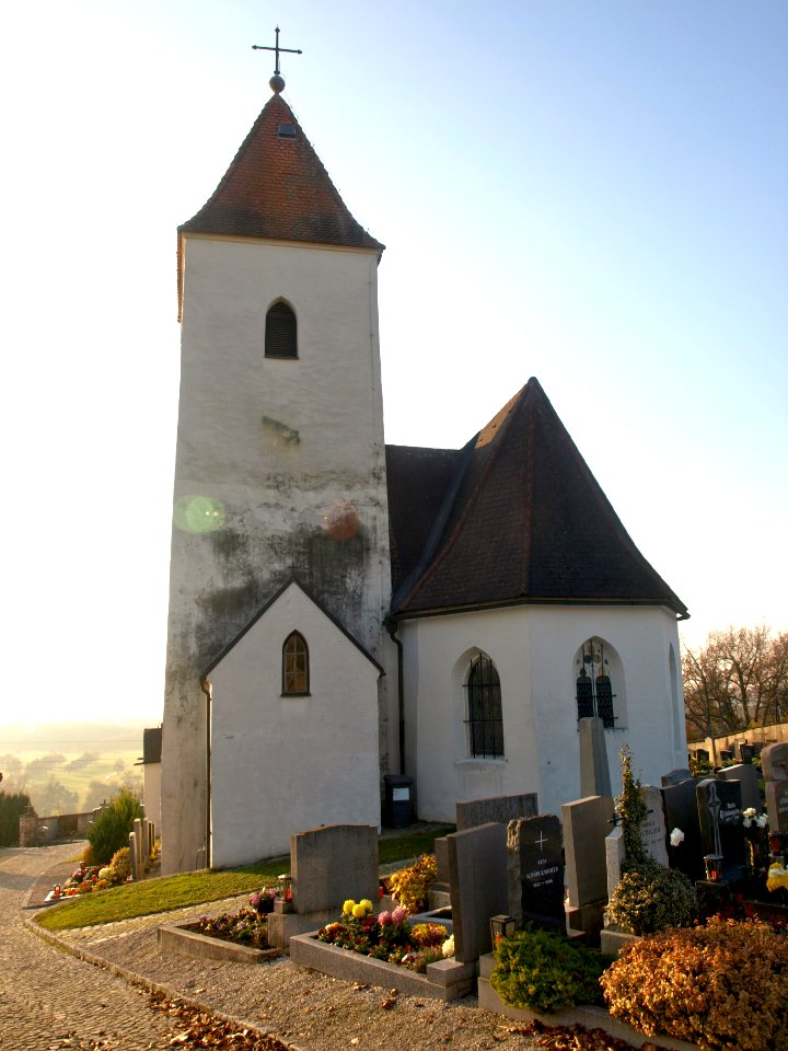 2012.11.14_-_Ardagger_Markt_-_Pfarrkirche_hl._Nikolaus_und_Friedhof_-_03