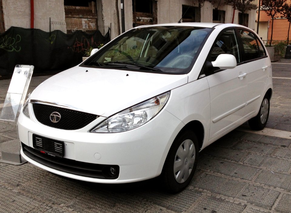 2012_Tata_Indica_Vista_Safire_front