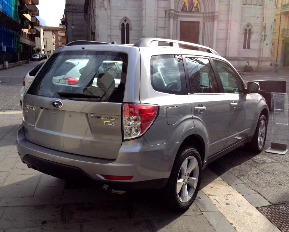2012_Subaru_Forester_2.0_diesel_rear