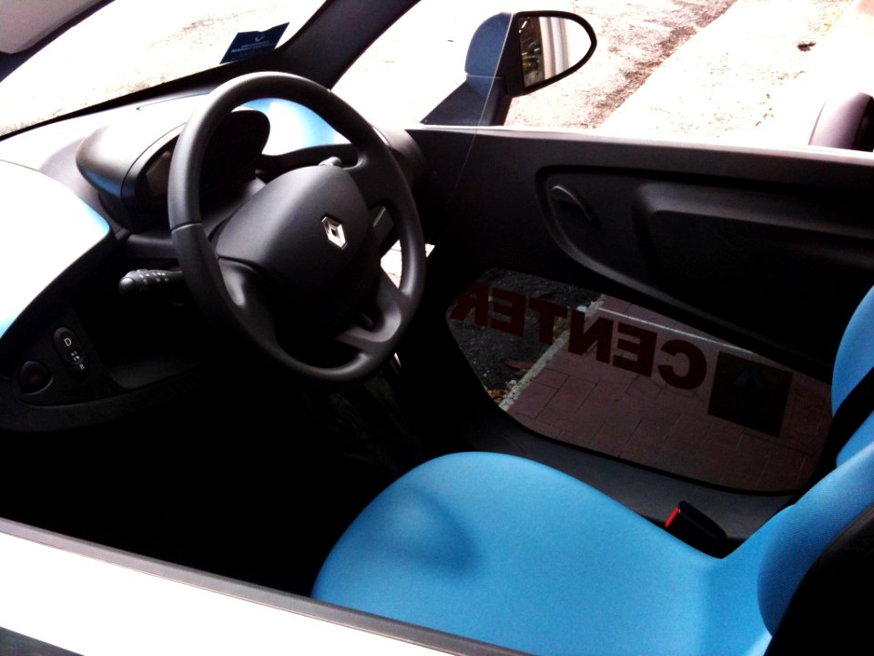 2012_Renault_Twizy_inside