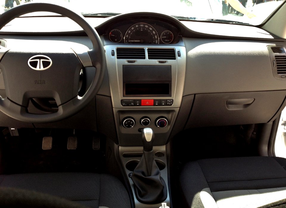 2012_Tata_Indica_Vista_dashboard