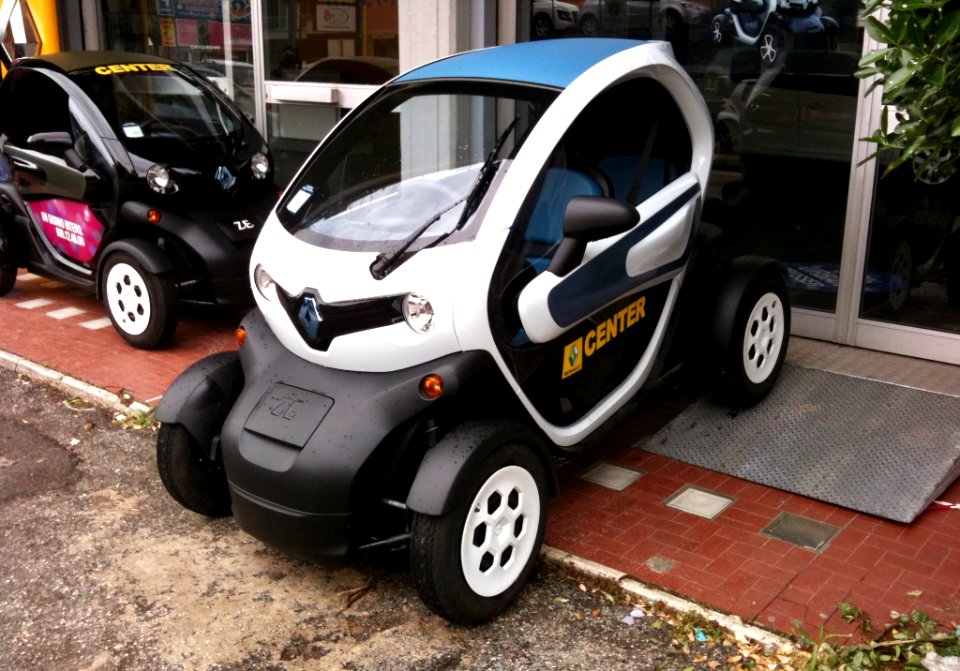 2012_Renault_Twizy_front