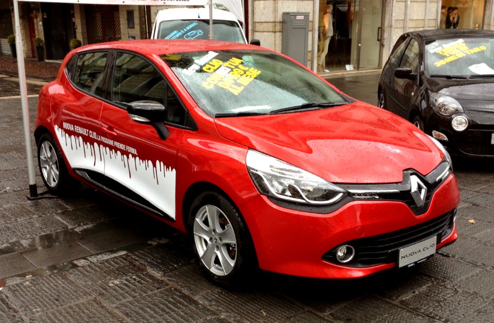 2012_Renault_Clio_1.2_TCe_front