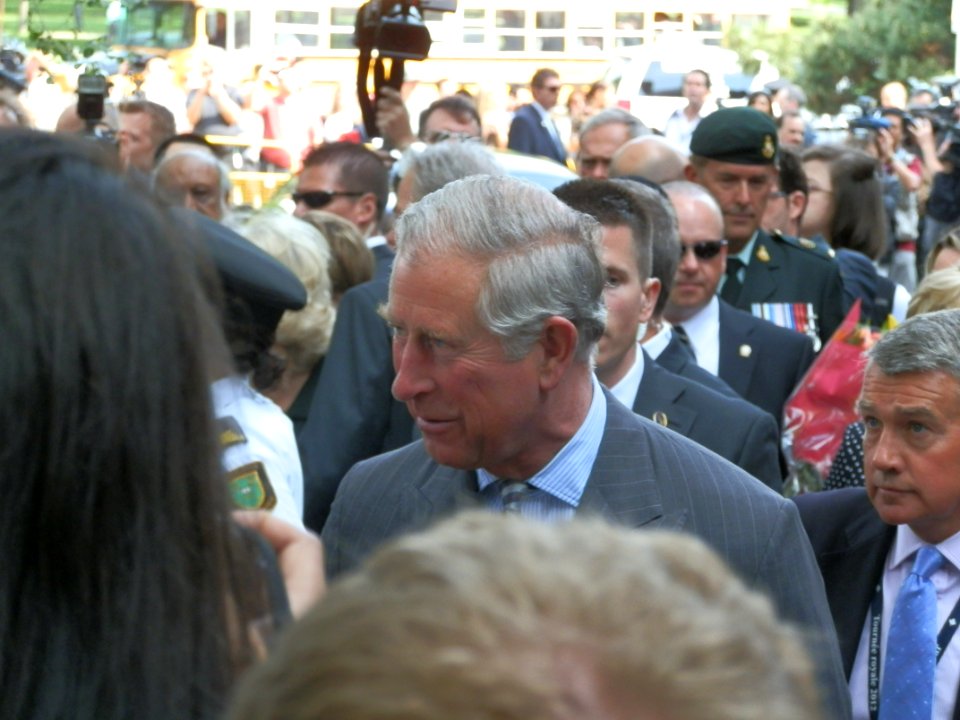 2012_Royal_Tour_of_Canada,_Queen's_Park_2