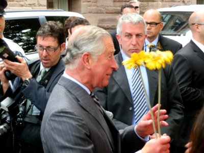 2012_Royal_Tour_of_Canada,_Queen's_Park_8