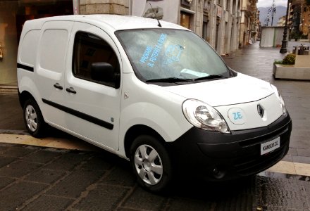2012_Renault_Kangoo_Z.E._front