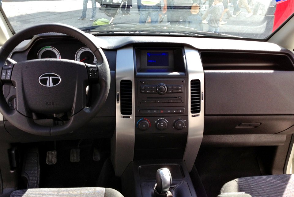 2012_Tata_Aria_dashboard