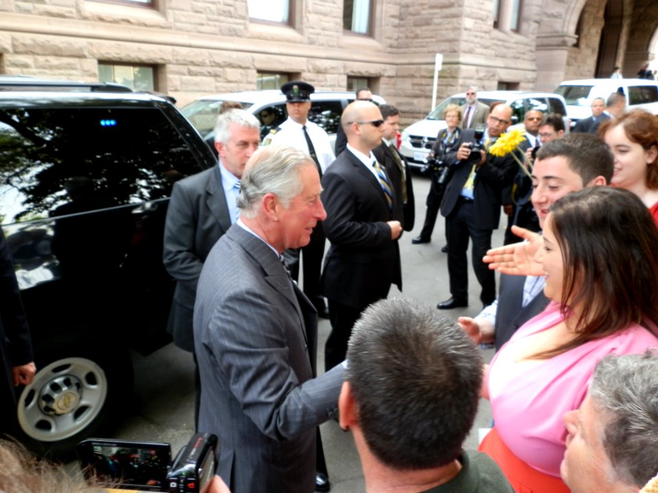 2012_Royal_Tour_of_Canada,_Queen's_Park_7