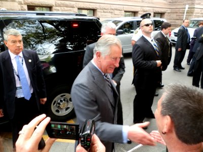2012_Royal_Tour_of_Canada,_Queen's_Park_6
