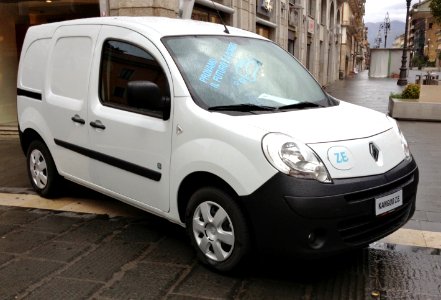 2012_Renault_Kangoo_Z.E._front_II