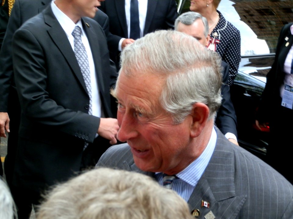2012_Royal_Tour_of_Canada,_Queen's_Park_4