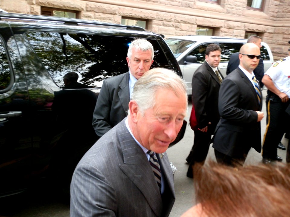 2012_Royal_Tour_of_Canada,_Queen's_Park_5