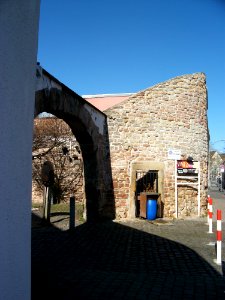 20110307Torbogen_Neugaesschen1
