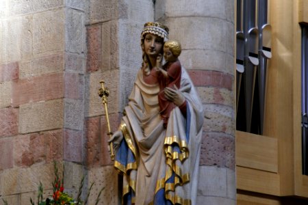 2011.09.16.153525_Madonna_cathedral_Speyer