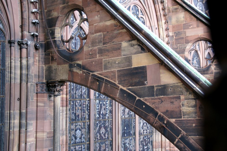 2011.09.17.154621_Arch_South_side_cathedral_Strasbourg