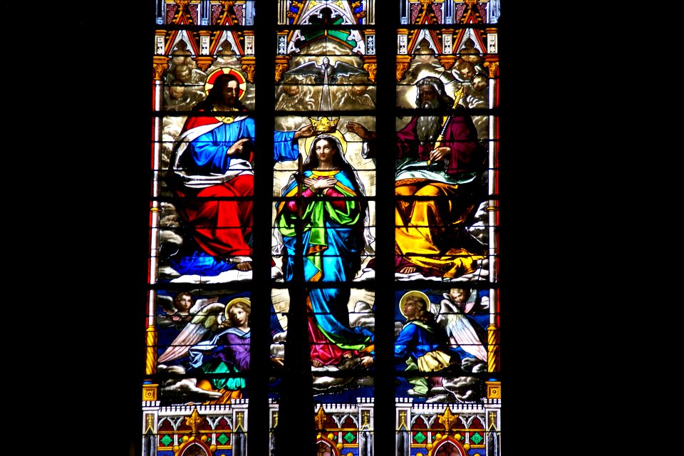 2011.09.17.110625_Stained_glass_Sts._Pierre_et_Paul_Obernai