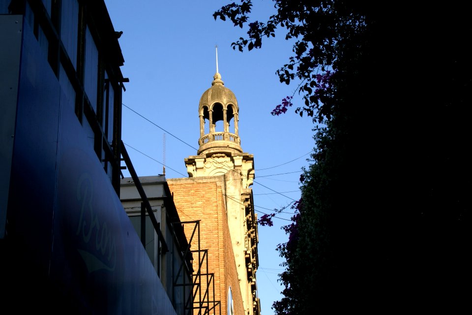 2011.10.20.071949_Torre_Calle_9_de_Julio_Córdoba_Argentina