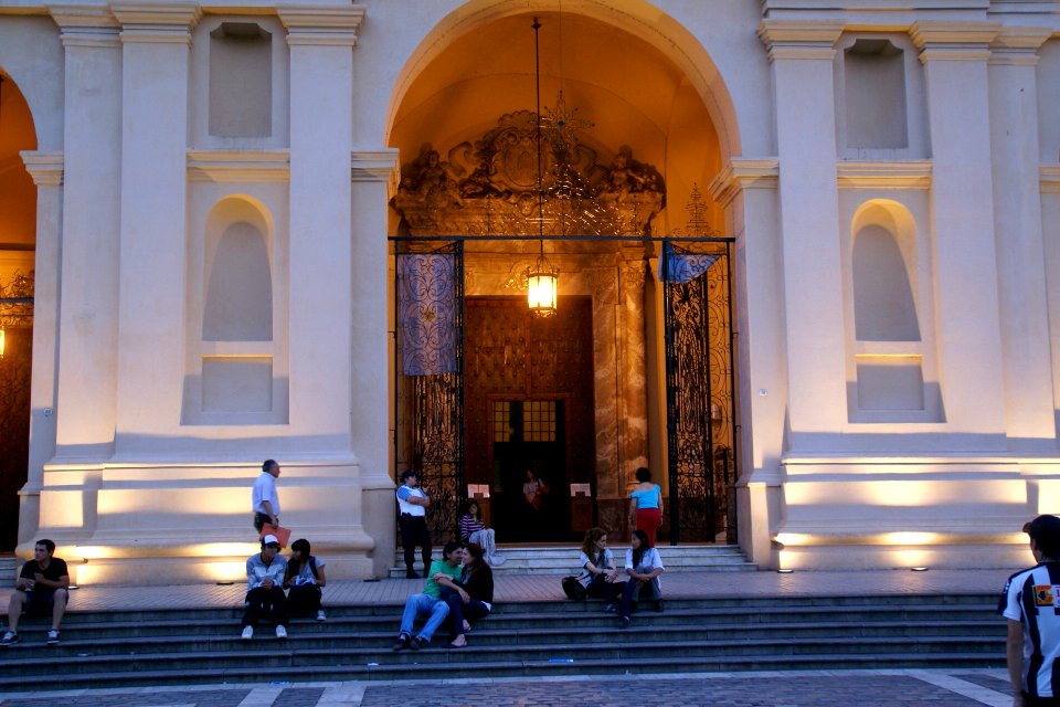 2011.10.19.192856_Catedral_entrada_Córdoba_Argentina