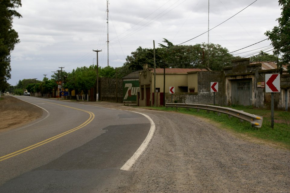 2011.101.18.140812_Ruta_Nacional_8_Todd_Argentina