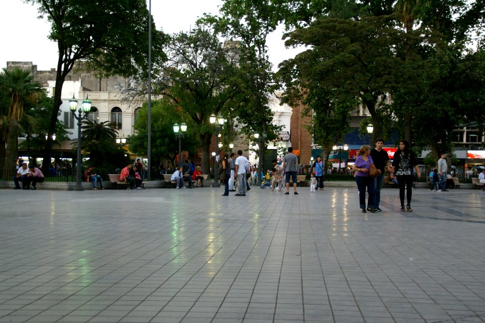 2011.10.19.192703_Plaza_San_Martín_Córdoba_Argentina