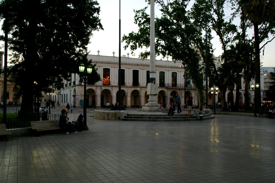 2011.10.19.192524_Plaza_San_Martín_Córdoba_Argentina