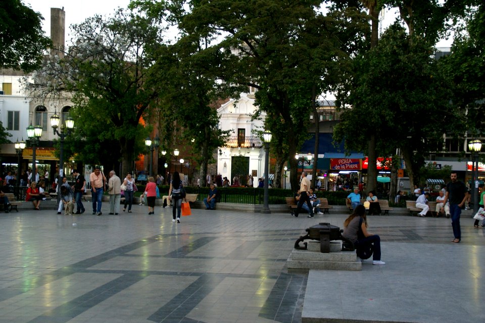 2011.10.19.192507_Plaza_San_Martín_Córdoba_Argentina