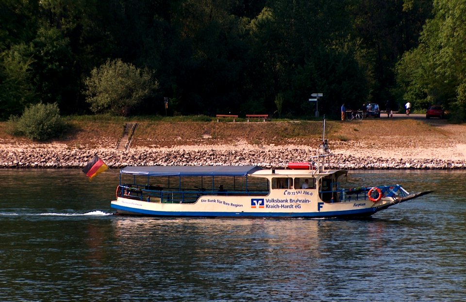 20110423Faehre_Rheinhausen1