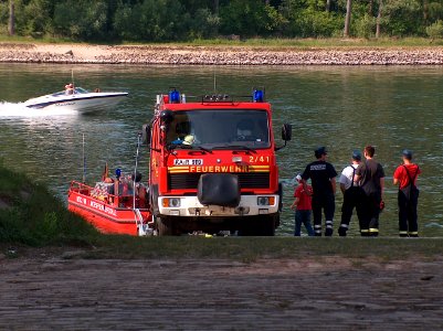 20110423Feuerwehruebung_Rheinhausen