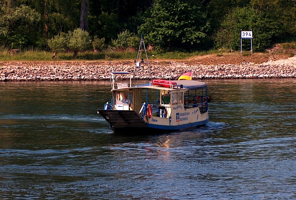 20110423Faehre_Rheinhausen2