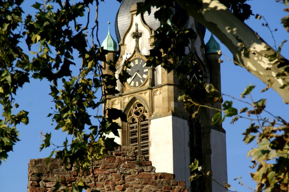 2011.09.25.163709_Tiefburg_Friedenskirche_Handschuhsheim_Heidelberg