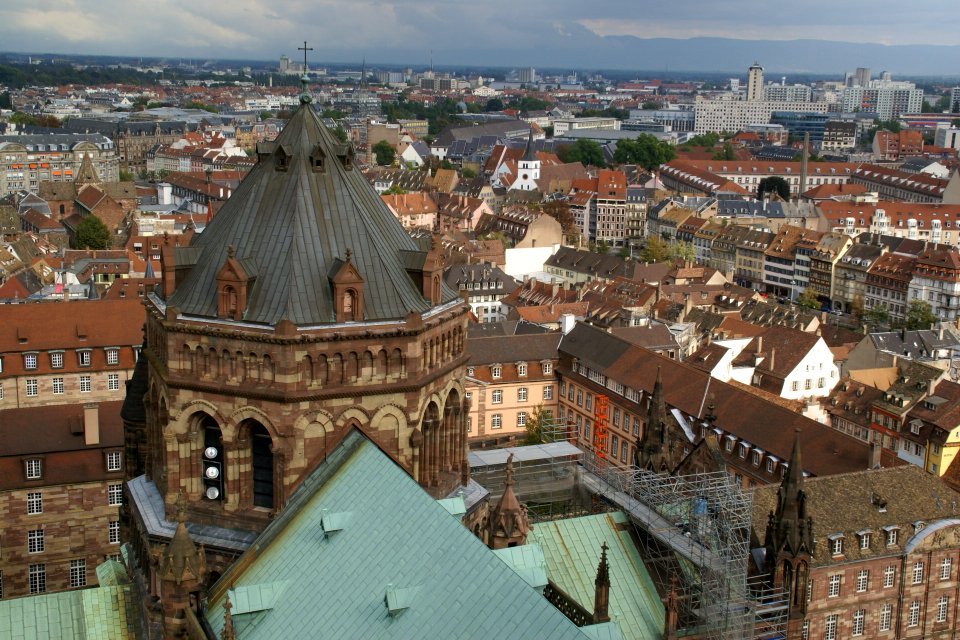 2011.09.17.160107_View_from_cathedral_Strasbourg