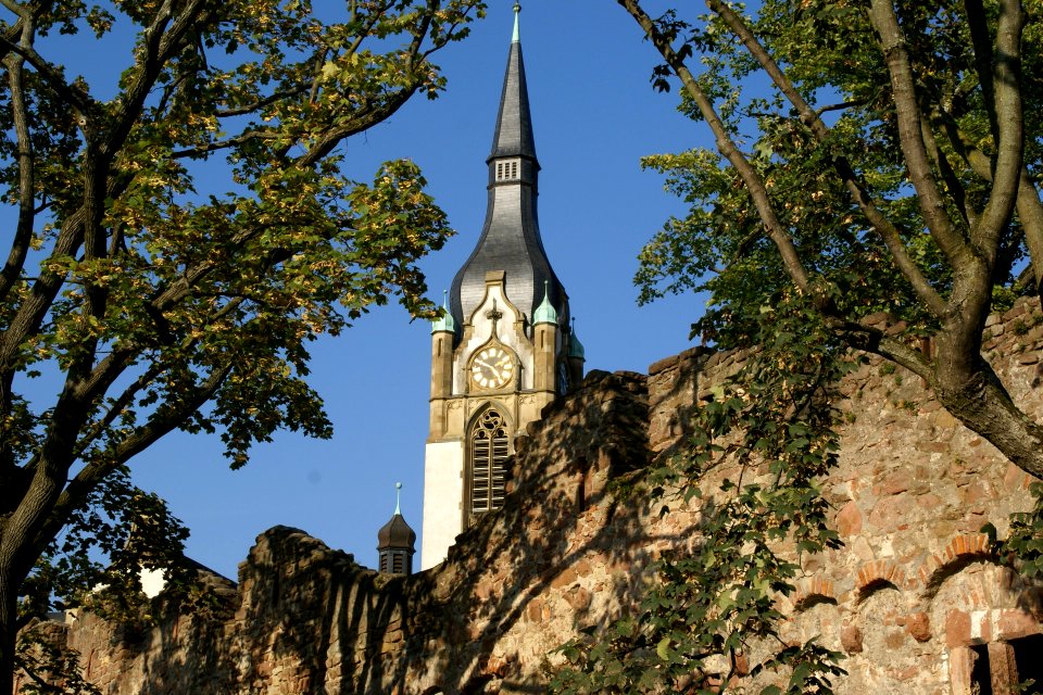 2011.09.25.164848_Tiefburg_Friedenskirche_Handschuhsheim_Heidelberg