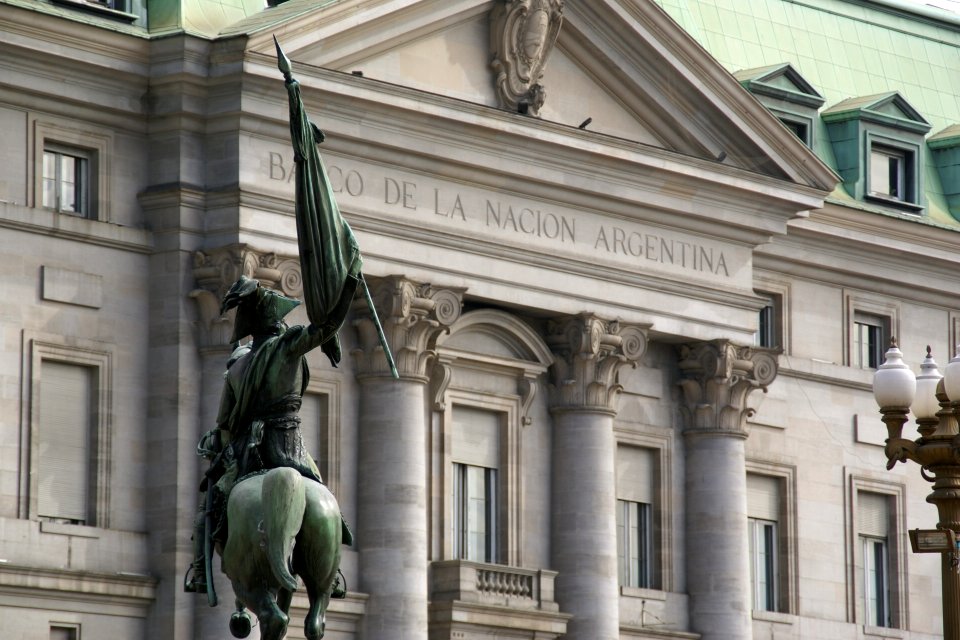2011.10.17.091501_Banco_Nación_Belgrano_Plaza_Mayo_Buenos_Aires