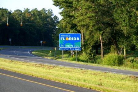 2011.07.30.075423_Florida-Georgia_state_line_Route_27