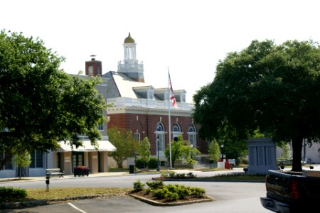 2011.05.21.075339_E_Broad_St._Eufaula_Alabama_USA