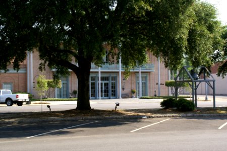 2011.05.21.075348_E_Broad_St._Eufaula_Alabama_USA