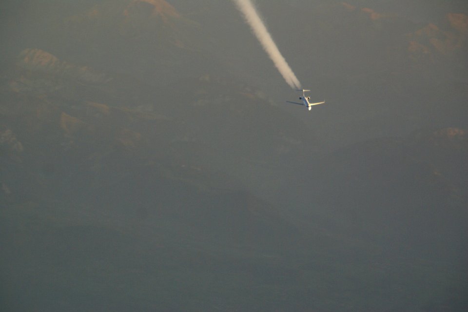 2011.10.15.184427_LH6802_Airplane_crossing_Switzerland