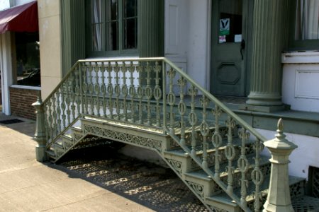 2011.05.21.075141_Handrail_E_Broad_St._Eufaula_Alabama_USA
