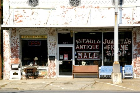 2011.05.21.080615_Shop_N_Eufaula_Ave._Eufaula_Alabama_USA