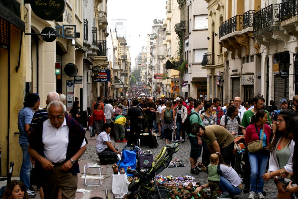 2011.10.16.123350_Flea_market_Defensa_San_Telmo_Buenos_Aires