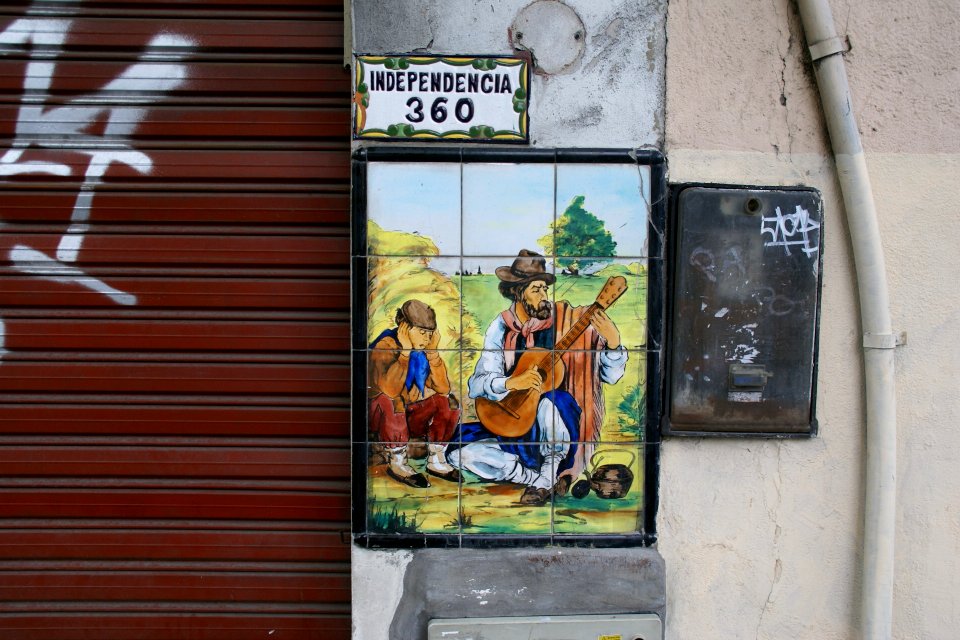 2011.10.16.122856_Tiles_Av._Independencia_San_Telmo_Buenos_Aires