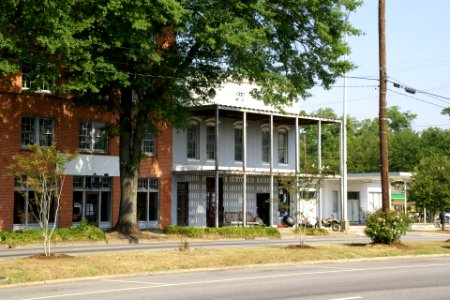 2011.05.21.080301_N_Eufaula_Ave._Eufaula_Alabama_USA