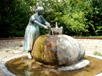 20110612Brunnenskulptur_Neulussheim