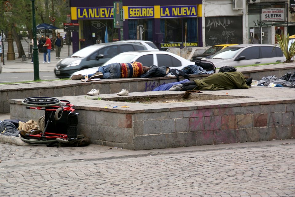 2011.10.16.164555_Homeless_Plaza_de_la_República_Buenos_Aires